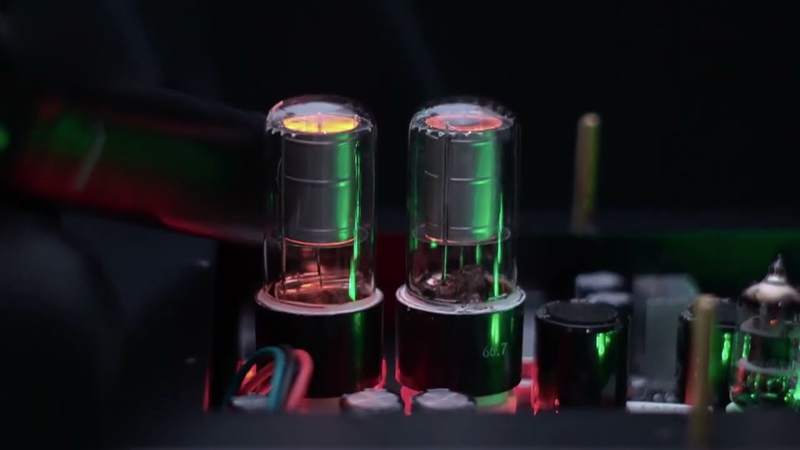 Đèn (tube) trong micro là gì? Cách hoạt động và tác dụng Đèn Tube micro